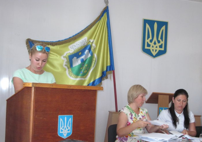 Очередное июльское заседание исполкома началось с приятного момента